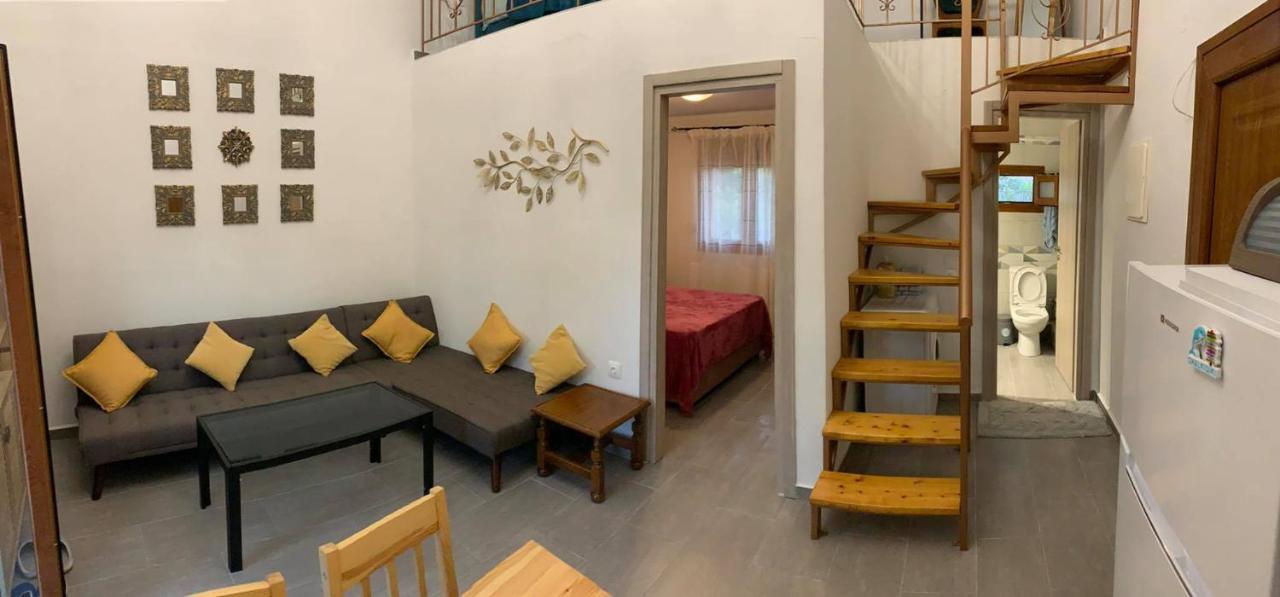 Apartmán To Petrino Spiti Posidi Exteriér fotografie