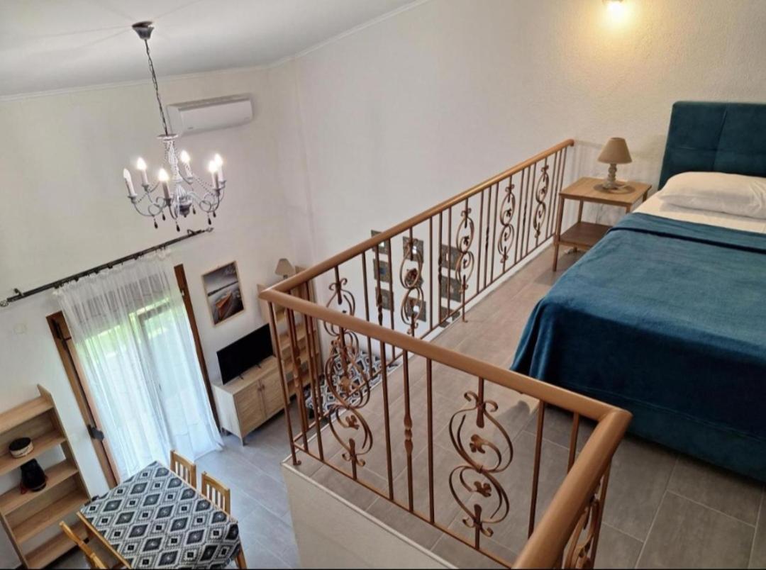 Apartmán To Petrino Spiti Posidi Pokoj fotografie